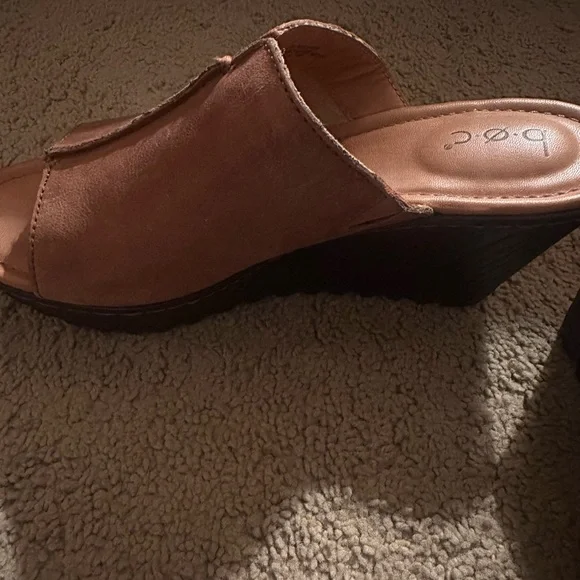 b.o.c. Women's Tan Leather Mules - Picture 2 of 8